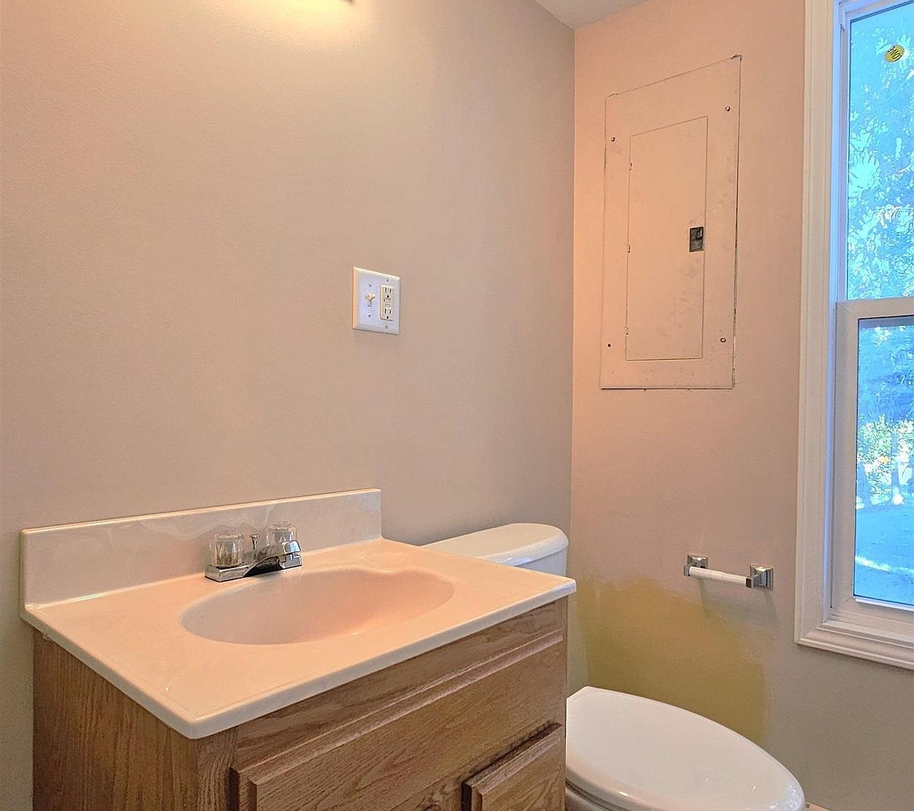 1313 Newton Ave Johnston City, IL 62951  | Single Family