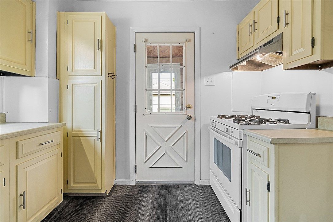 404 1/2 Franklin Ave Vandergrift, PA 15690  | Single Family