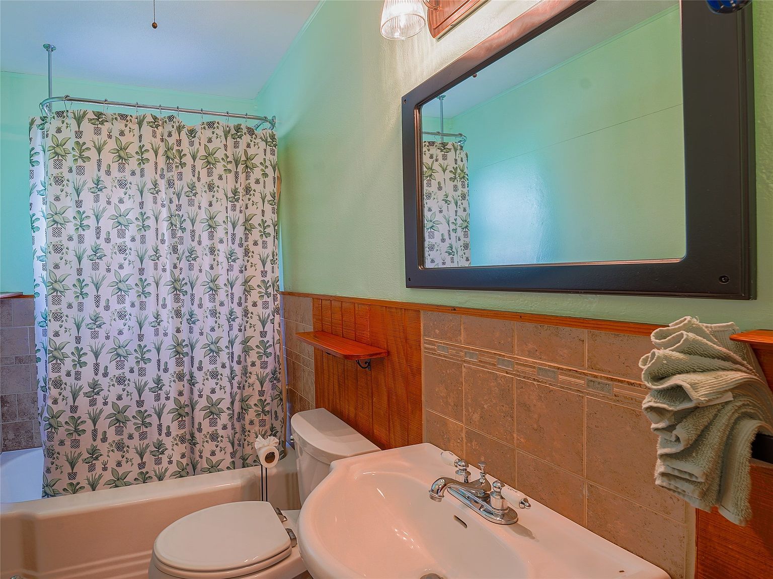 438 South St Krum, TX 76249 | Single Family