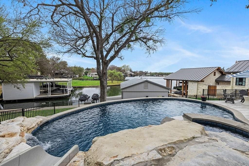 205 Beaver Cir Horseshoe Bay, TX 78657 | Single Family