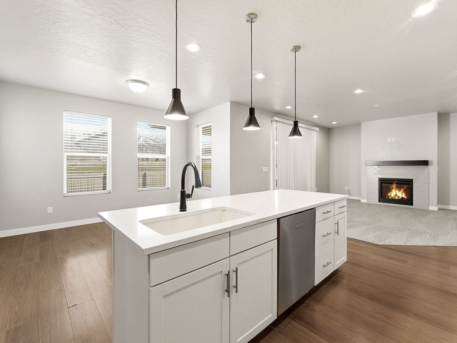 370 W Parkway Dr Kaysville, UT 84037  | Single Family