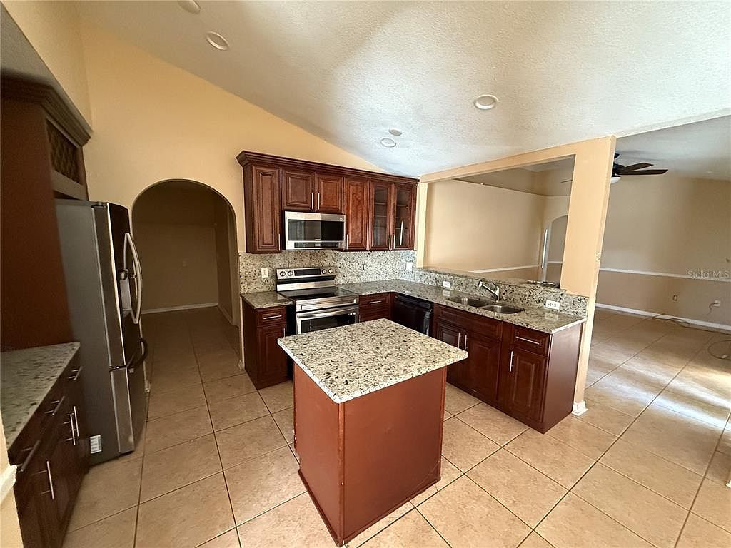 633 Basingstoke Ct Kissimmee, FL 34758  | Single Family