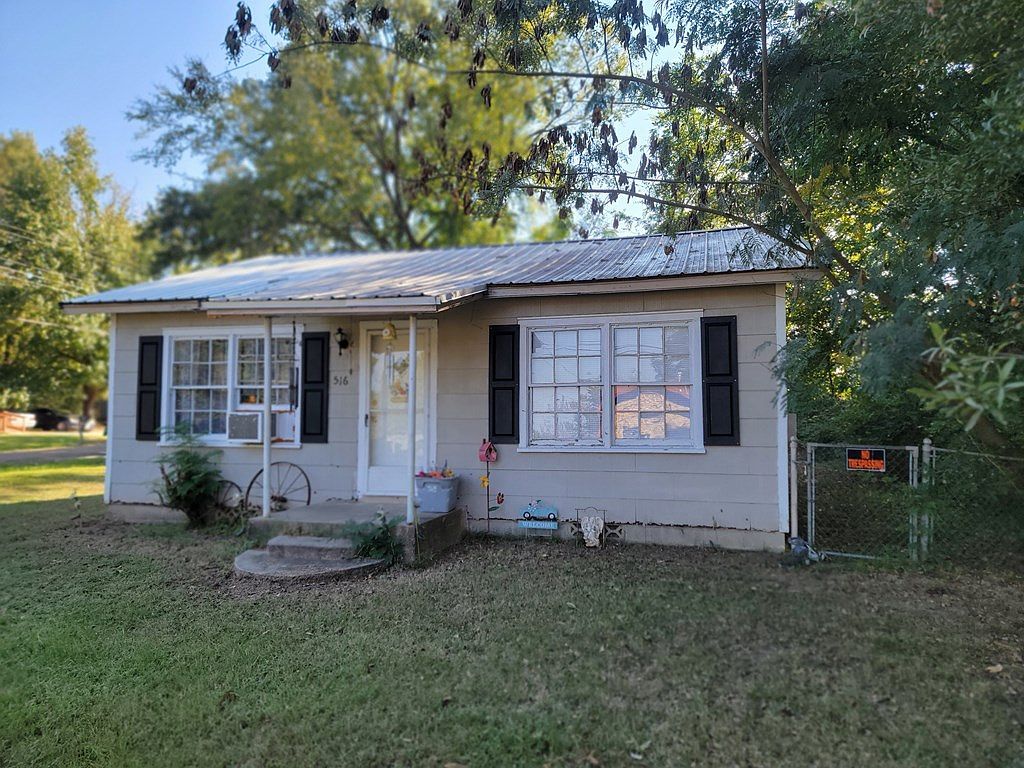 516 N Elm St New Boston, TX 75570  | Single Family