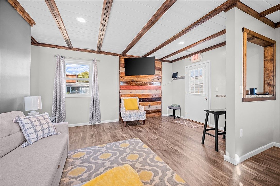 10 W Alabama Ave Casey, IL 62420  | Single Family