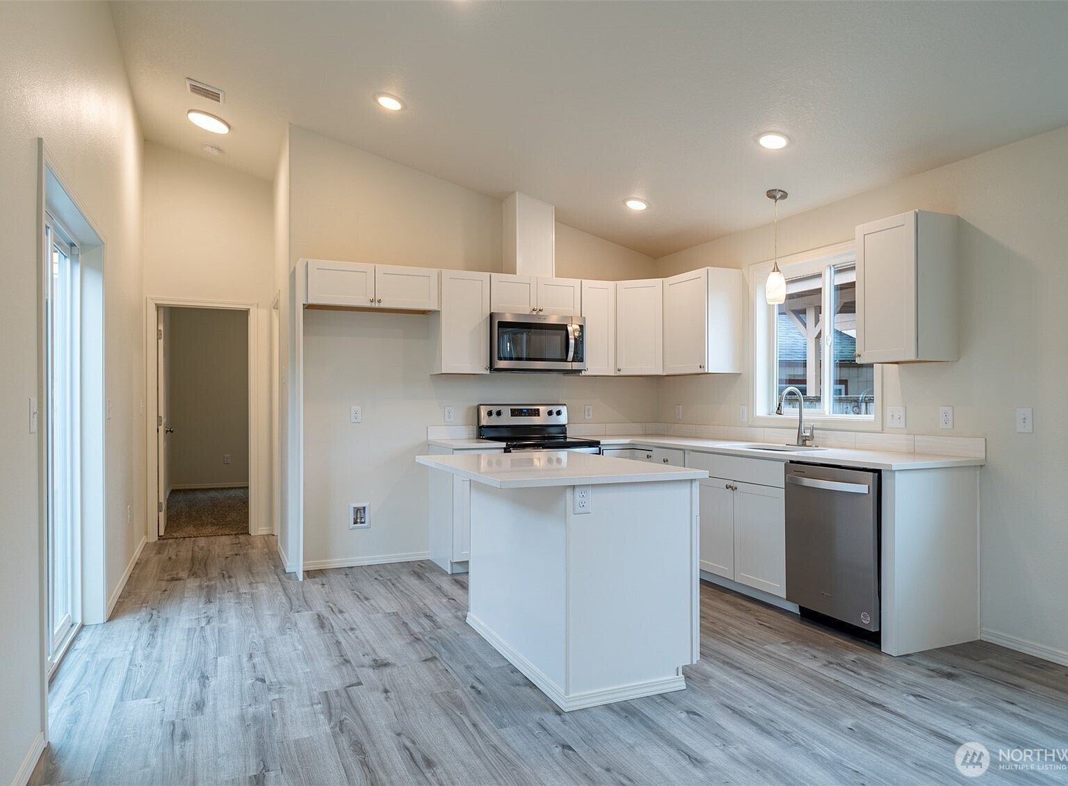 569 N 3rd Kalama, WA 98625  | Single Family