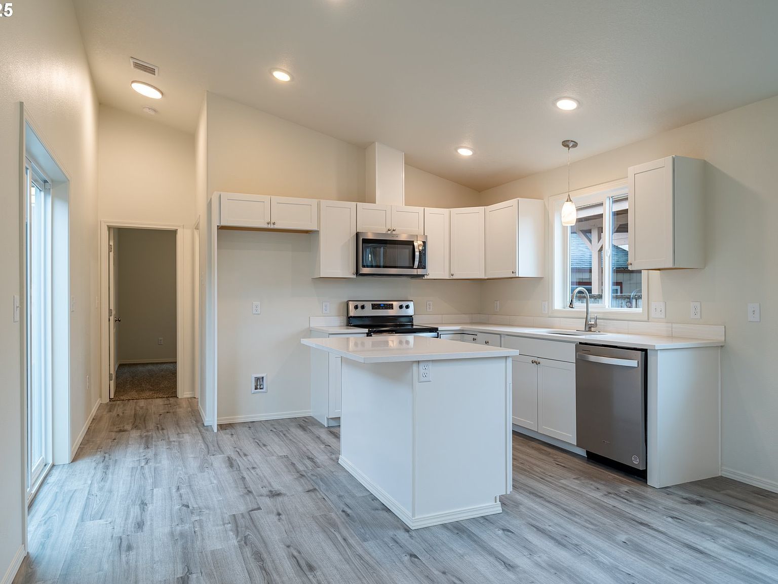 569 N 3rd St Kalama, WA 98625 | Single Family