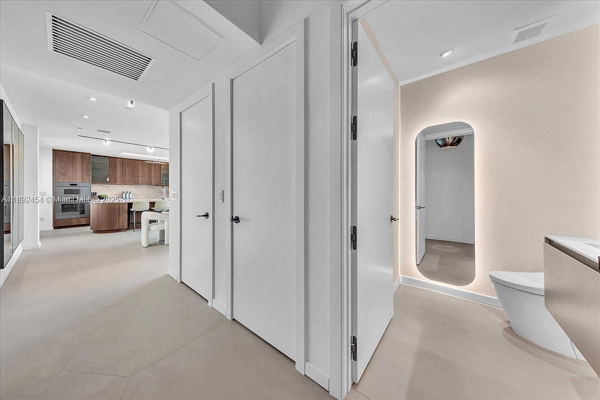 888 Biscayne Blvd #PENTHOUSE 5704 Miami, FL 33132 | Condominium