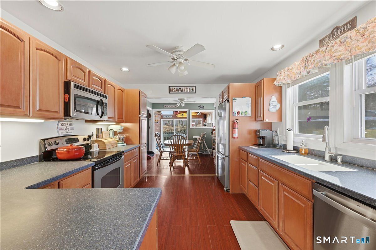 40 Kenyon Rd Waterford, CT 06385 | Single Family