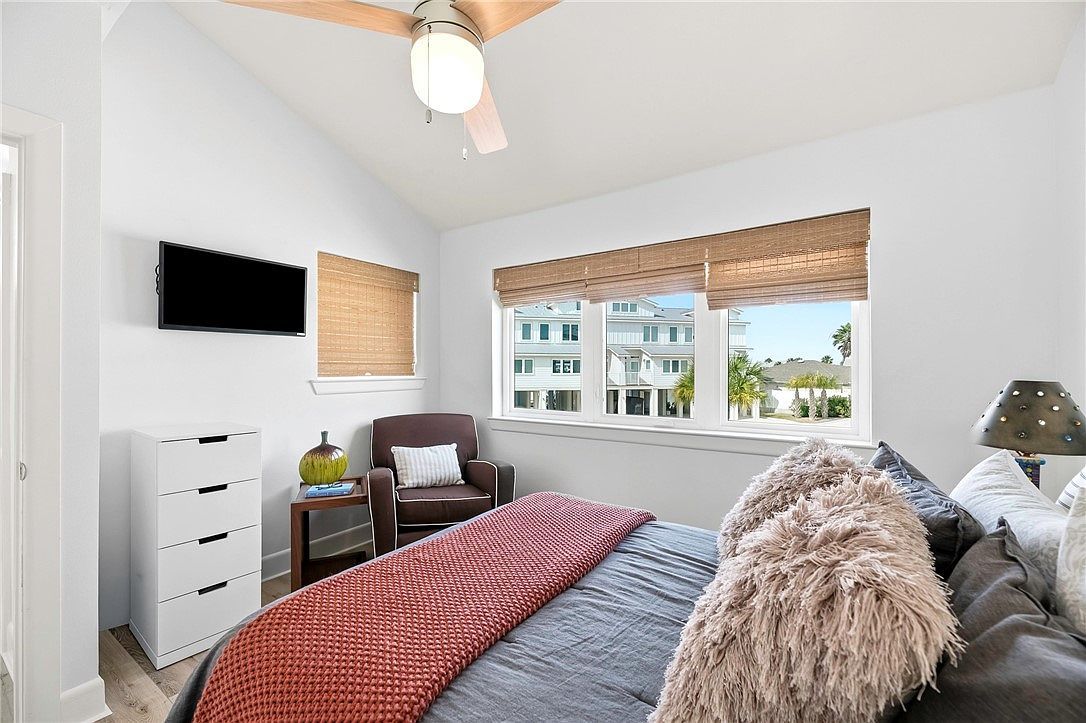 38 Mazatlan Dr APT 11 Rockport, TX 78382  | Condominium