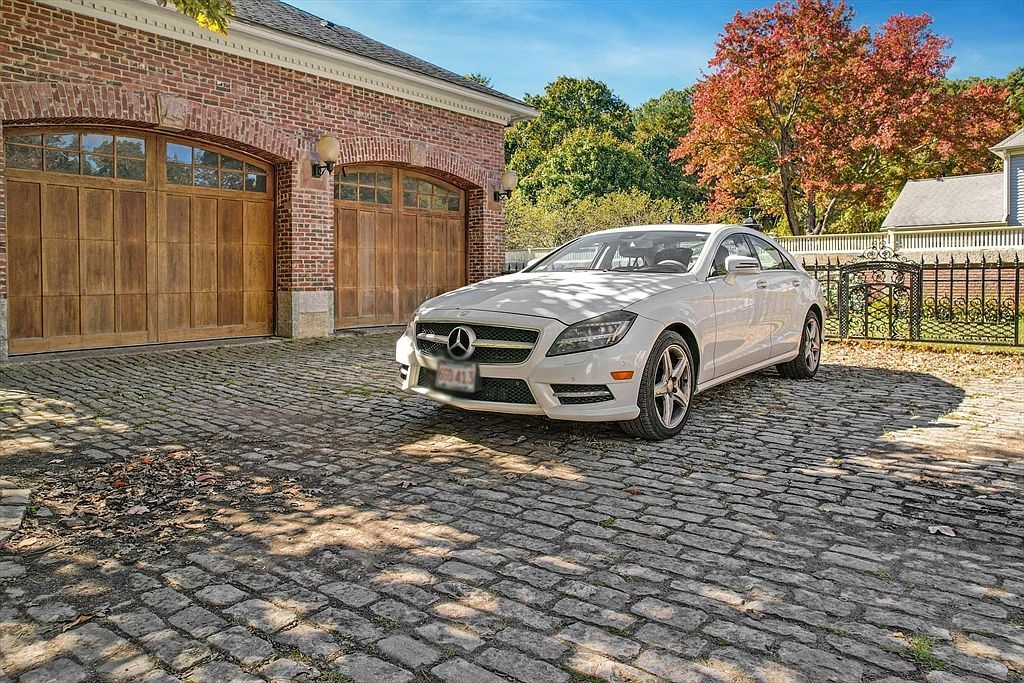 667 Grove St Worcester, MA 01605  | Single Family