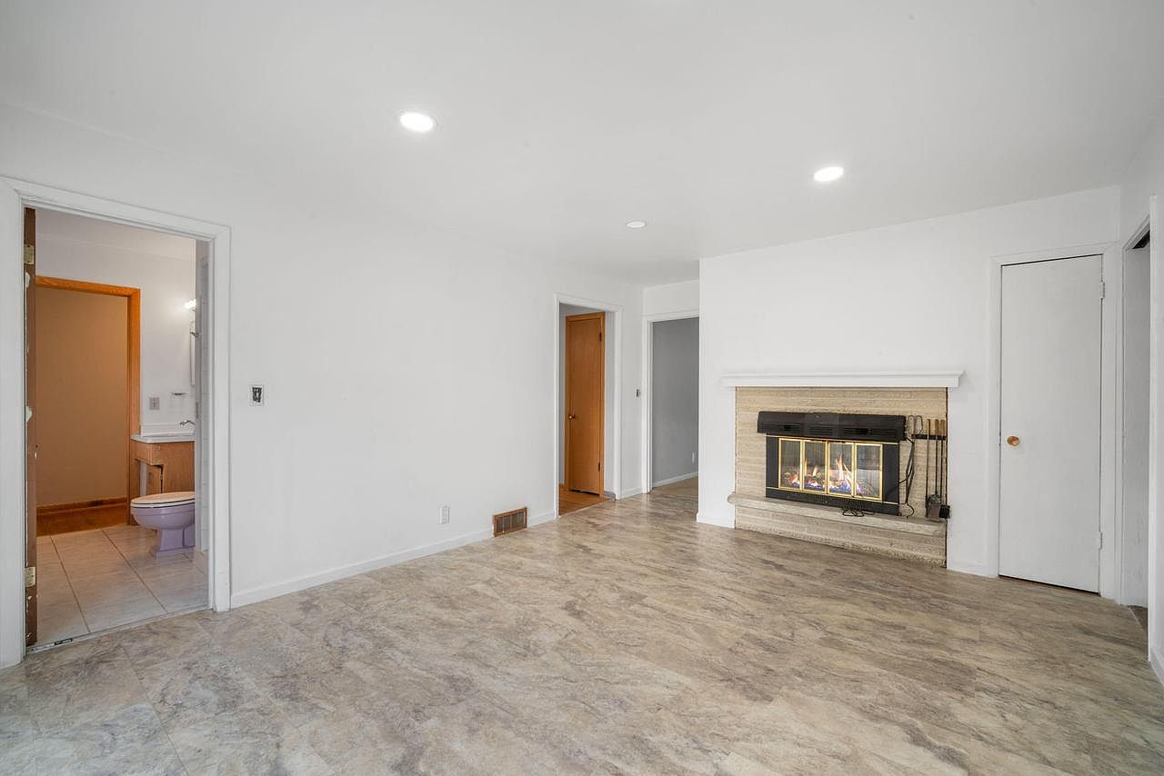 9505 W Orinda Ct Milwaukee, WI 53224 | Single Family