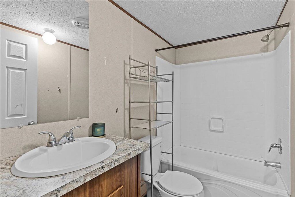 26 Pine Tree St Cottonwood, AL 36320 | New build