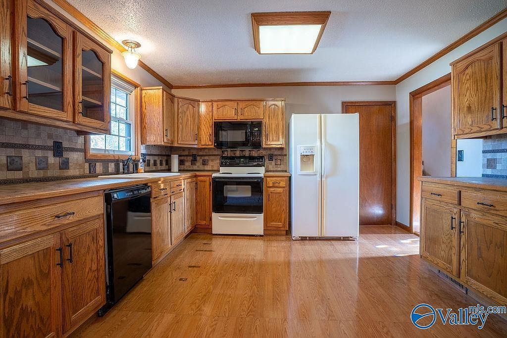 6502 Banks Dr NW Fort Payne, AL 35967  | Single Family