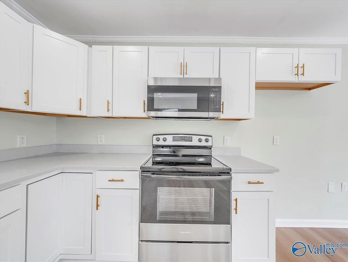 425 S Plymouth Rd NW Huntsville, AL 35811  | Single Family