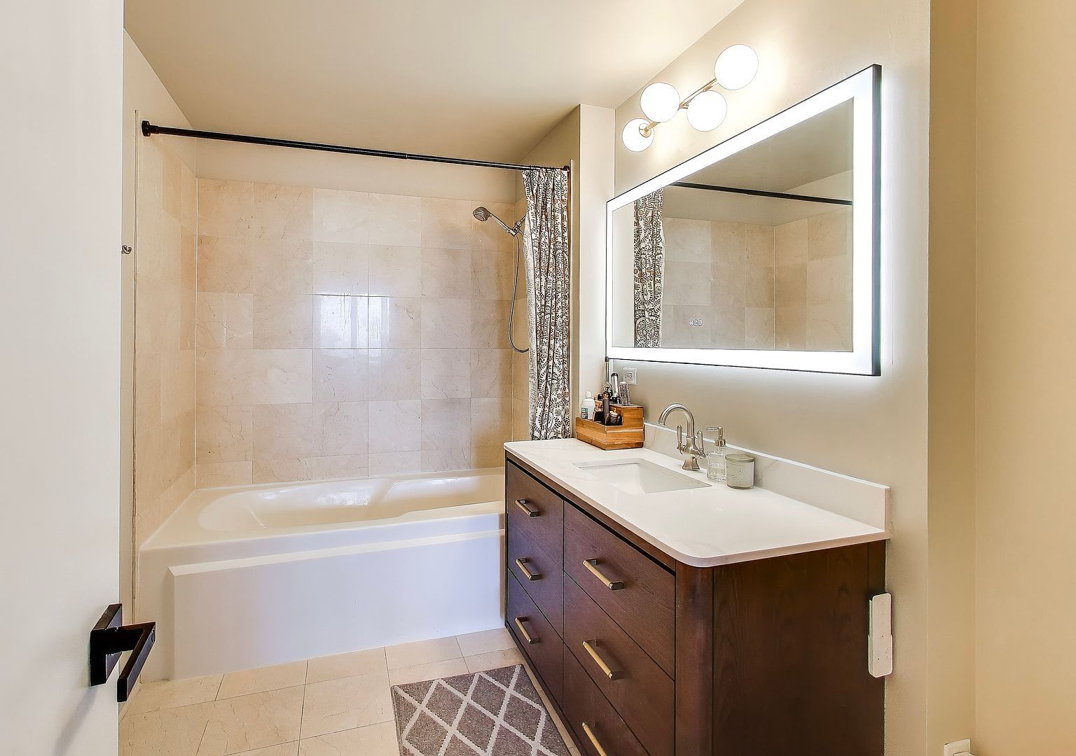 210 S Desplaines St APT 2007 Chicago, IL 60661  | Condominium