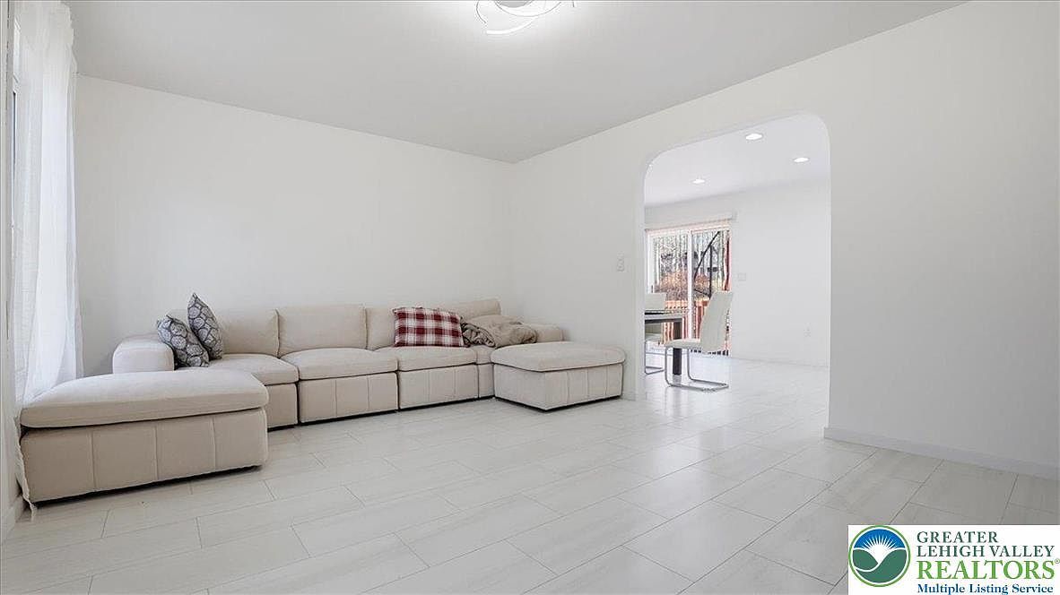 2312 Cramer Ct Bushkill, PA 18324  | Single Family