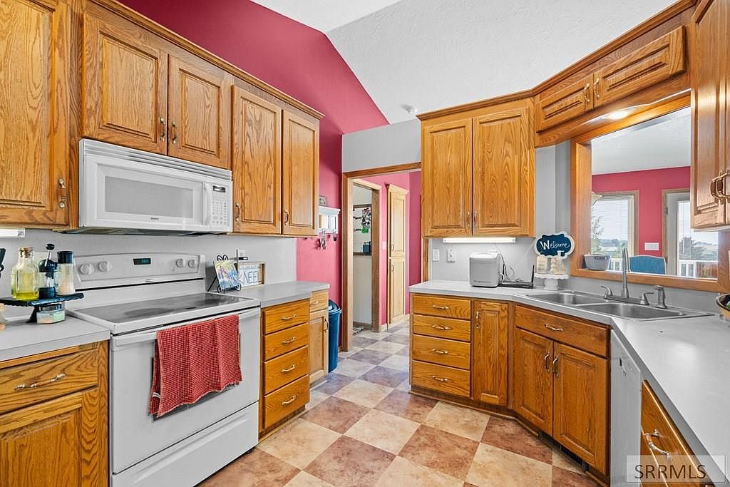 6002 E Sunnyside Rd Idaho Falls, ID 83406 | Single Family