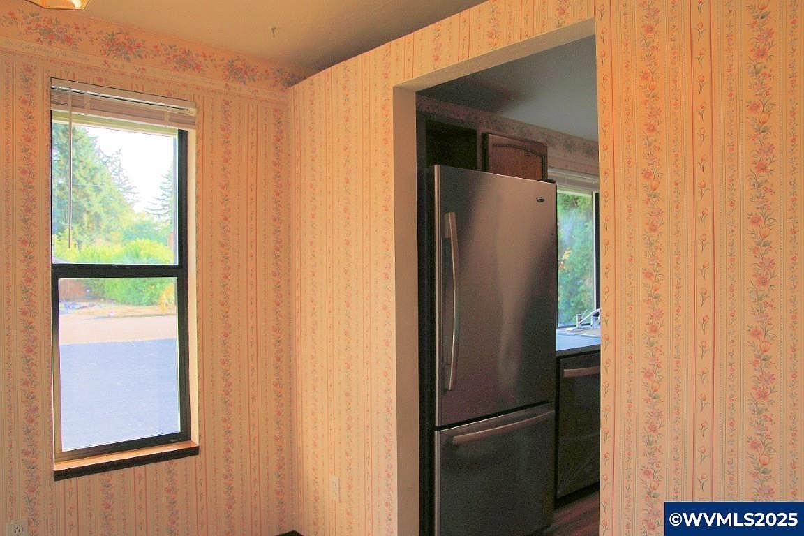 1221 36th Ave SW Albany, OR 97321  | Single Family