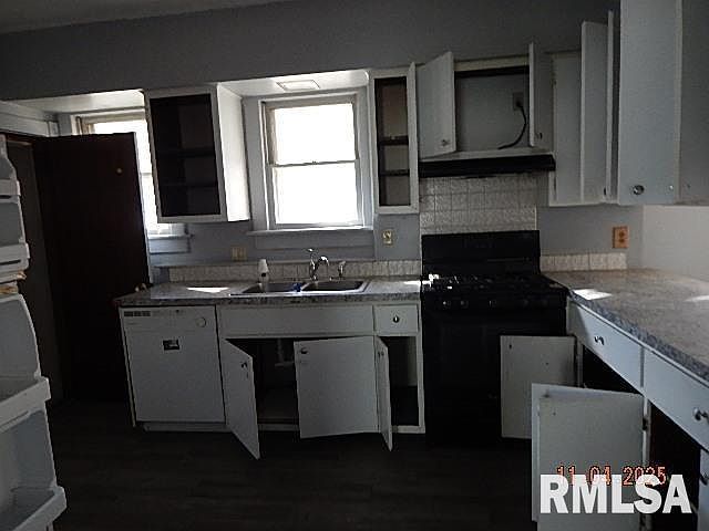 1854 W 8th St Davenport, IA 52802  | Single Family