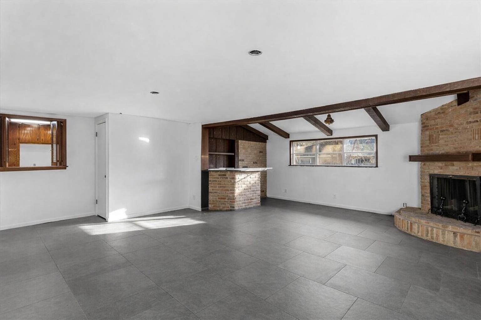 927 E Walnut St La Grange, TX 78945 | Single Family