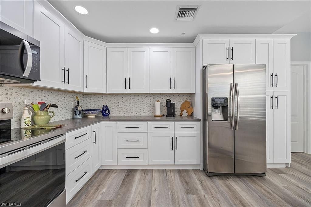 4650 Yacht Harbor Dr APT 121 Naples, FL 34112 | Condominium