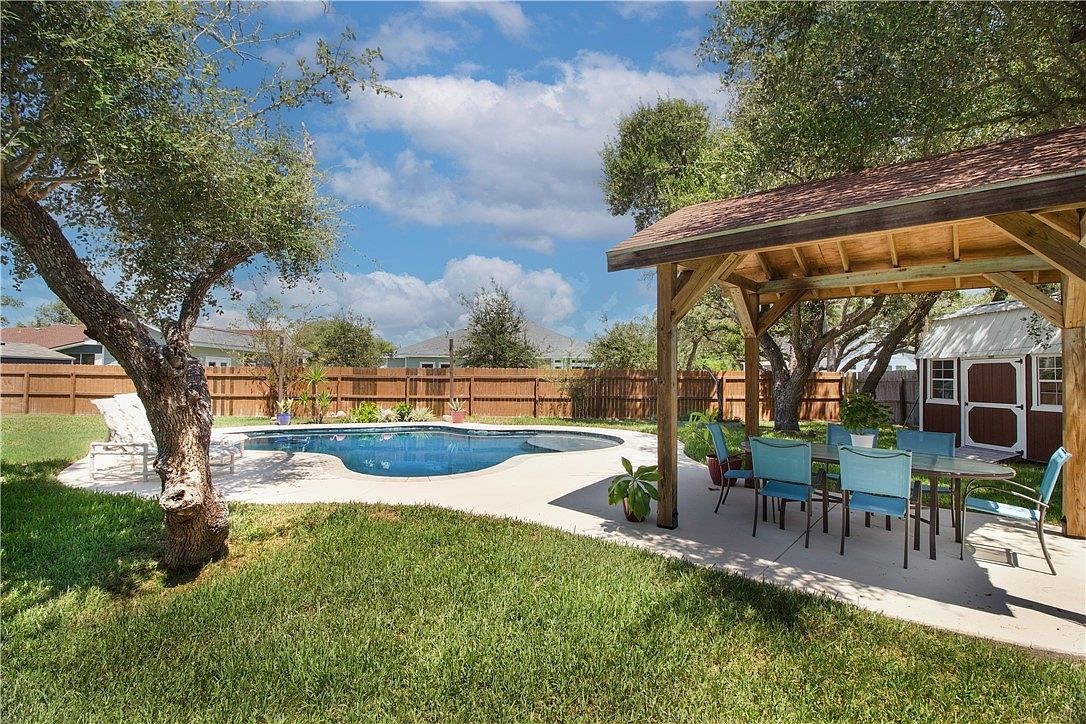 117 Santa Clara Dr Rockport, TX 78382  | Single Family