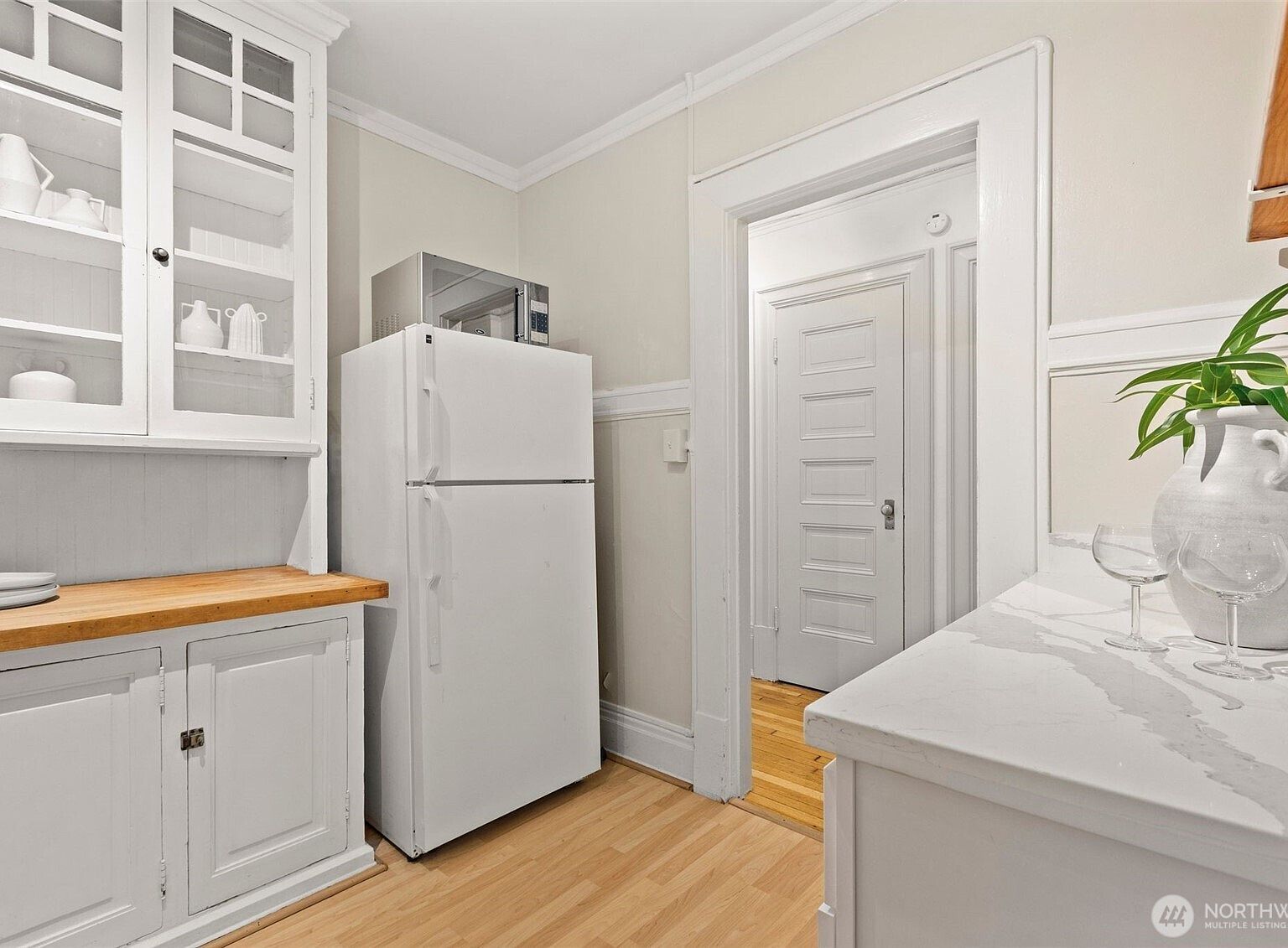 615 Boren Ave APT 6 Seattle, WA 98104  | Condominium