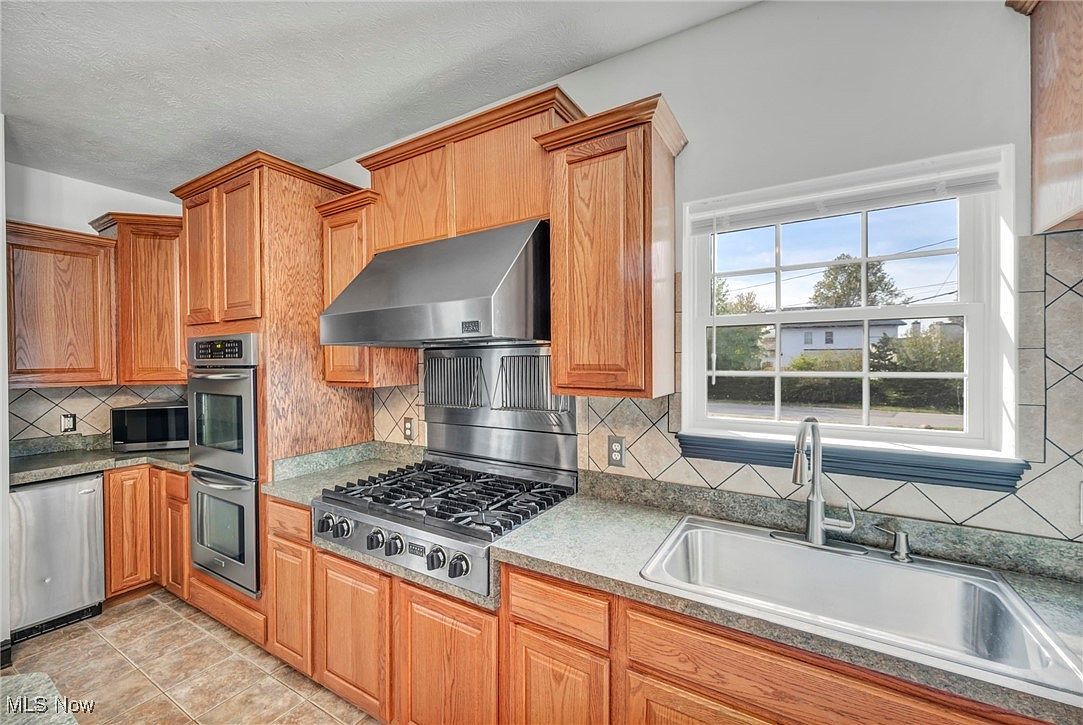 38514 N Beachview Rd Willoughby, OH 44094 | Single Family