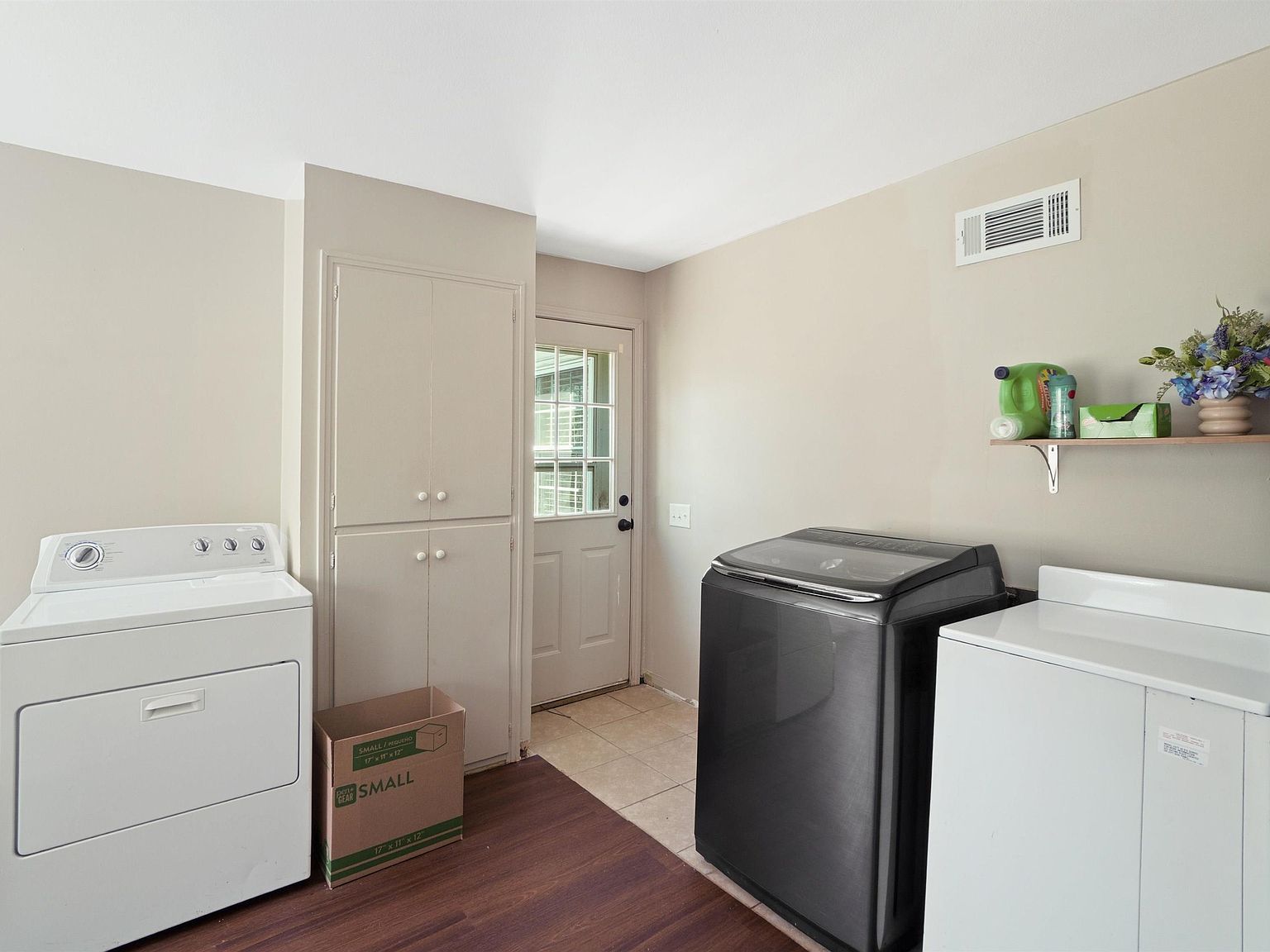 176 W James Rd Clinton, AR 72031  | Single Family