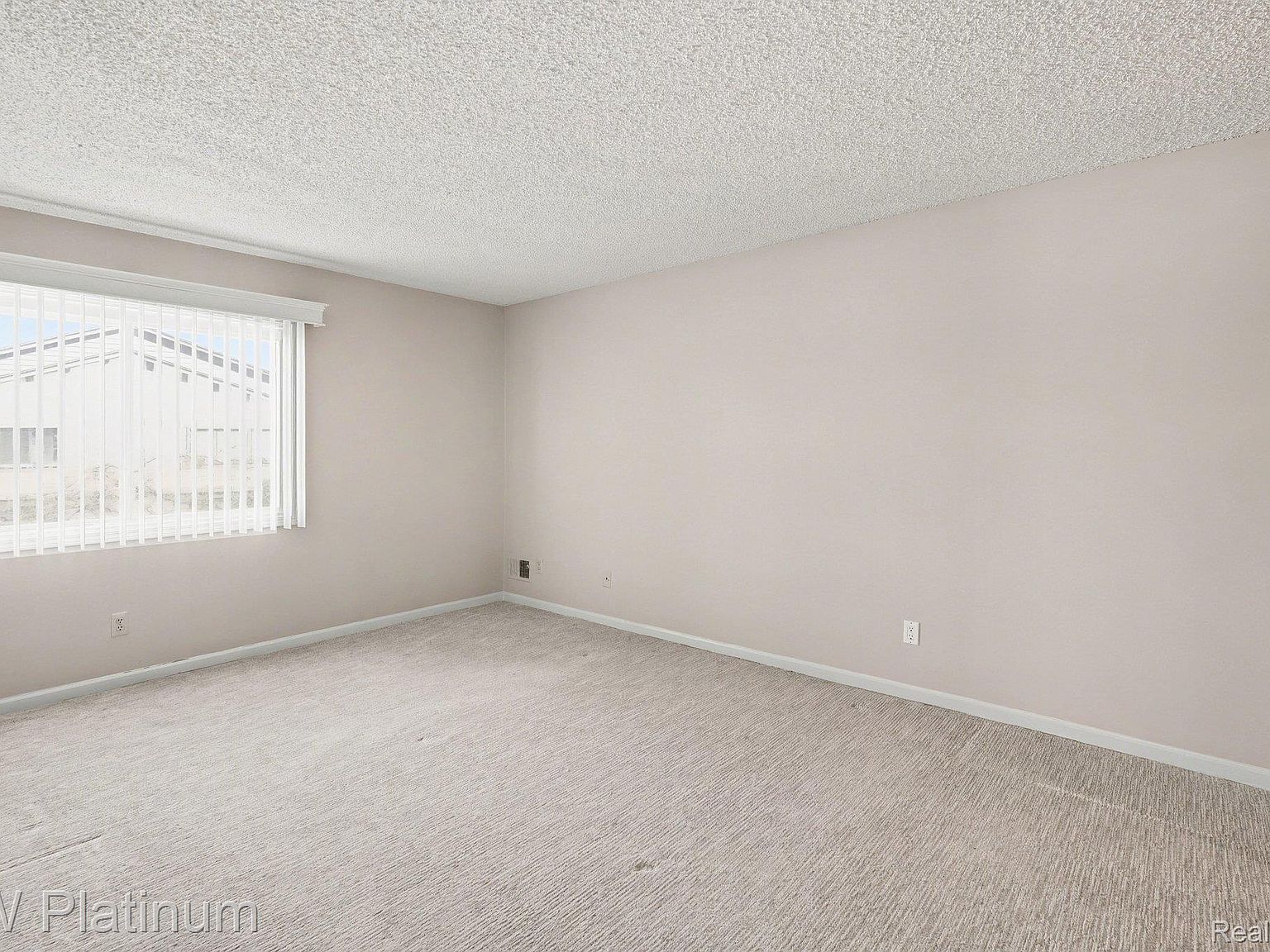 1034 Country Club Dr Saint Clair Shores, MI 48082  | Condominium