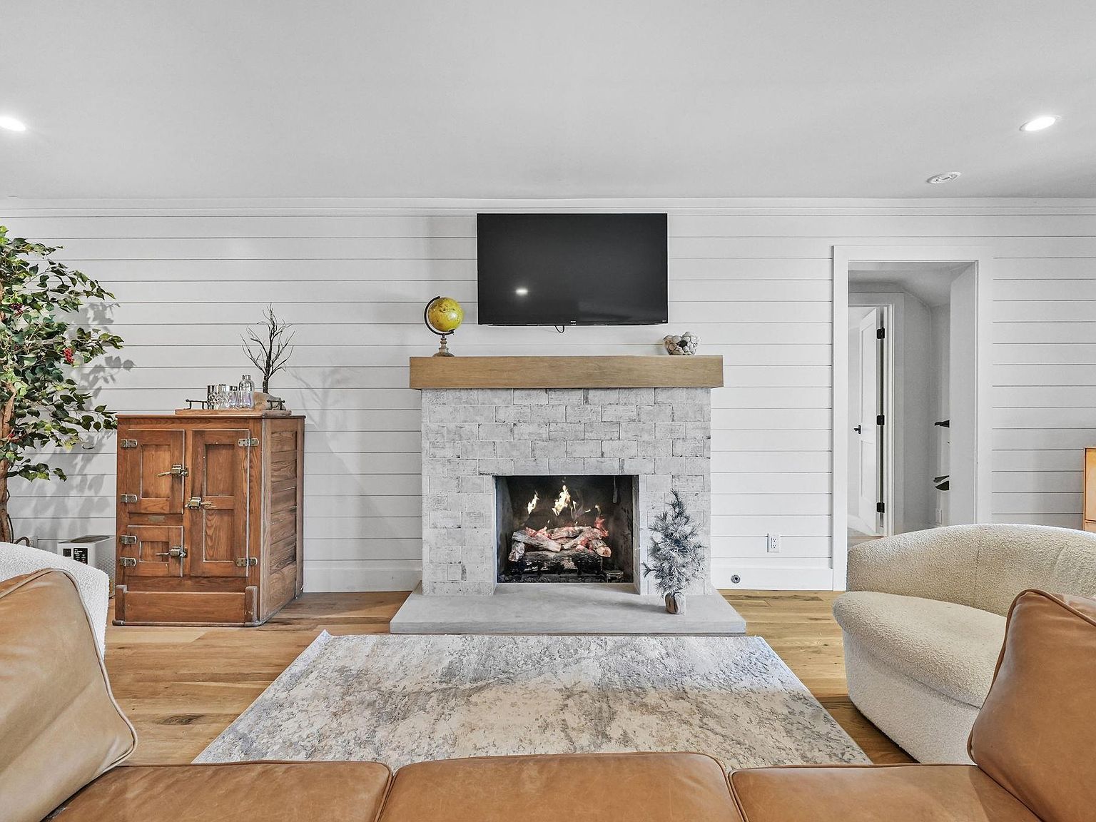 7320 Peninsula Dr Traverse City, MI 49686 | Single Family