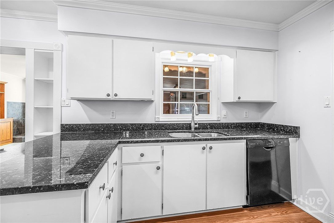 5 Port Royal Dr Savannah, GA 31410 | Single Family