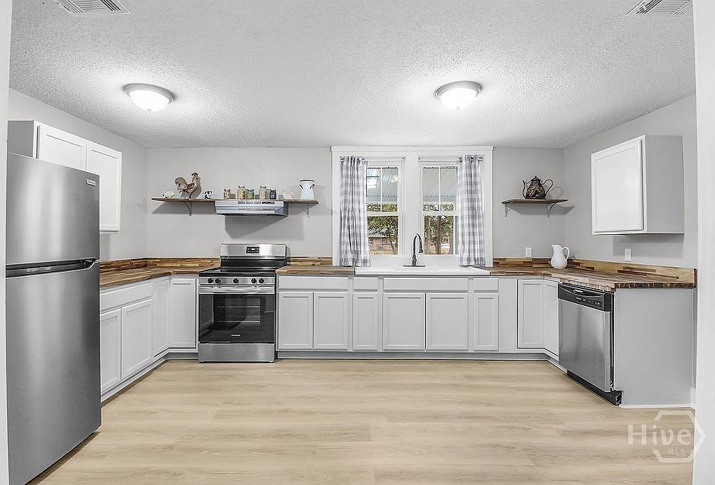 373 S Main St Pembroke, GA 31321 | Single Family