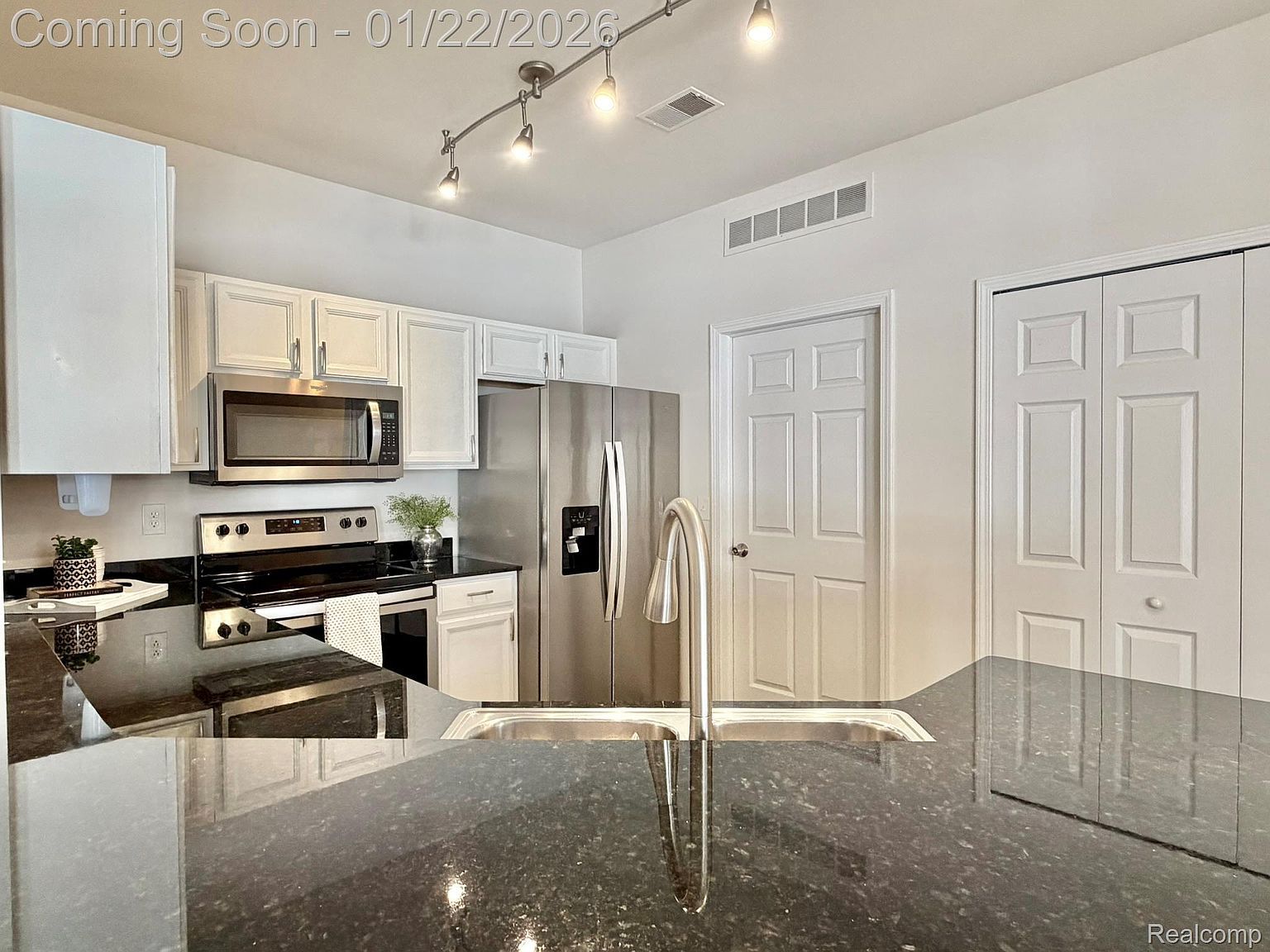 1709 Deepwood Cir #57 Rochester, MI 48307  | Condominium