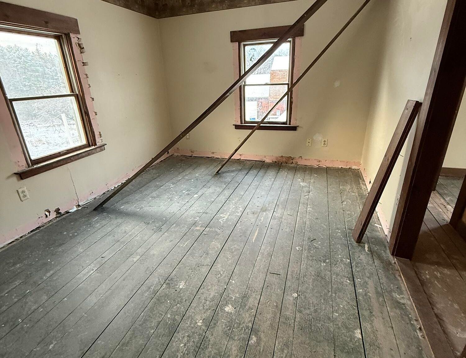 17 Walker Rd Mechanic Falls, ME 04256  | Single Family