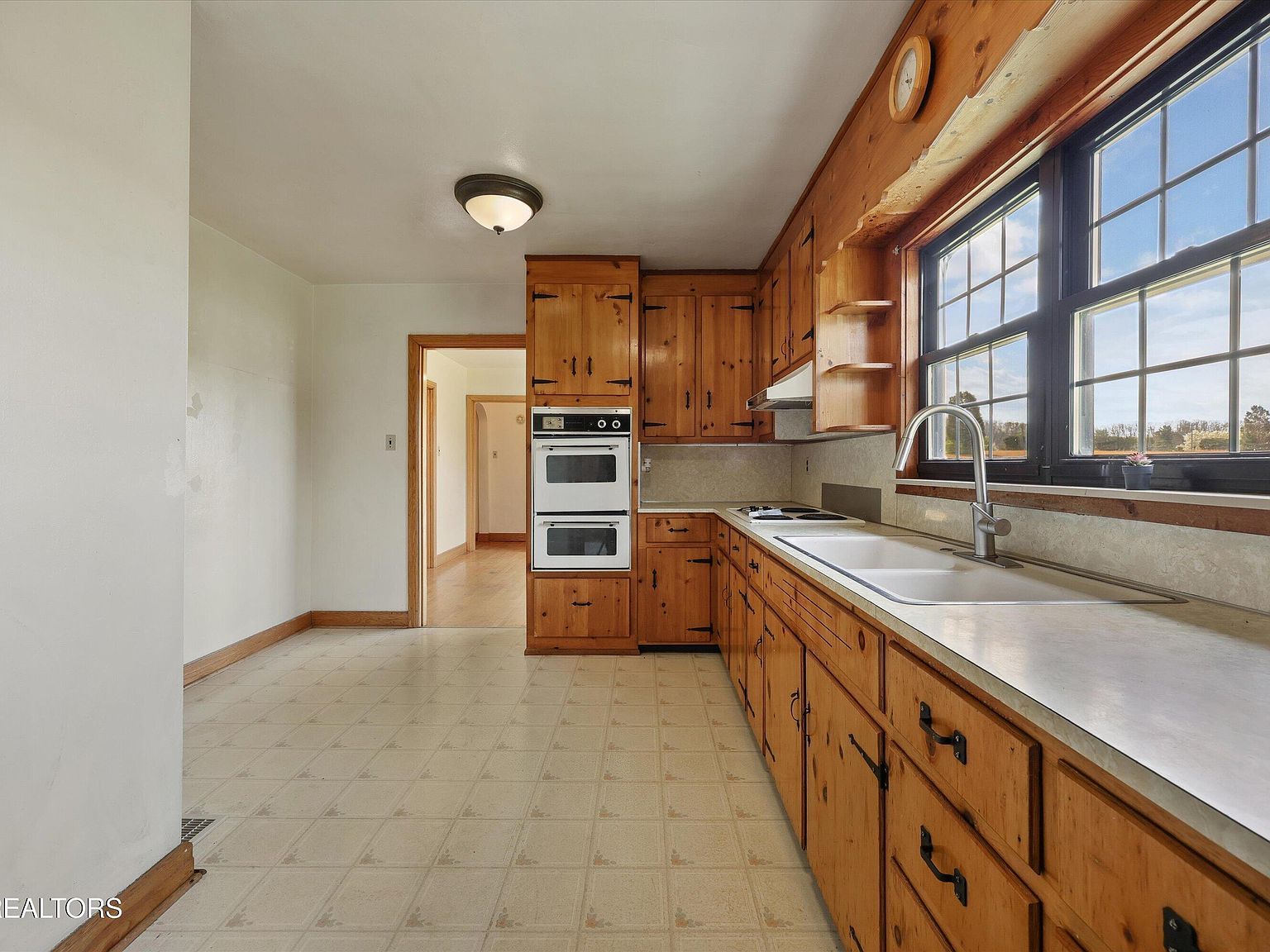 555 Binfield Rd Maryville, TN 37801  | Single Family