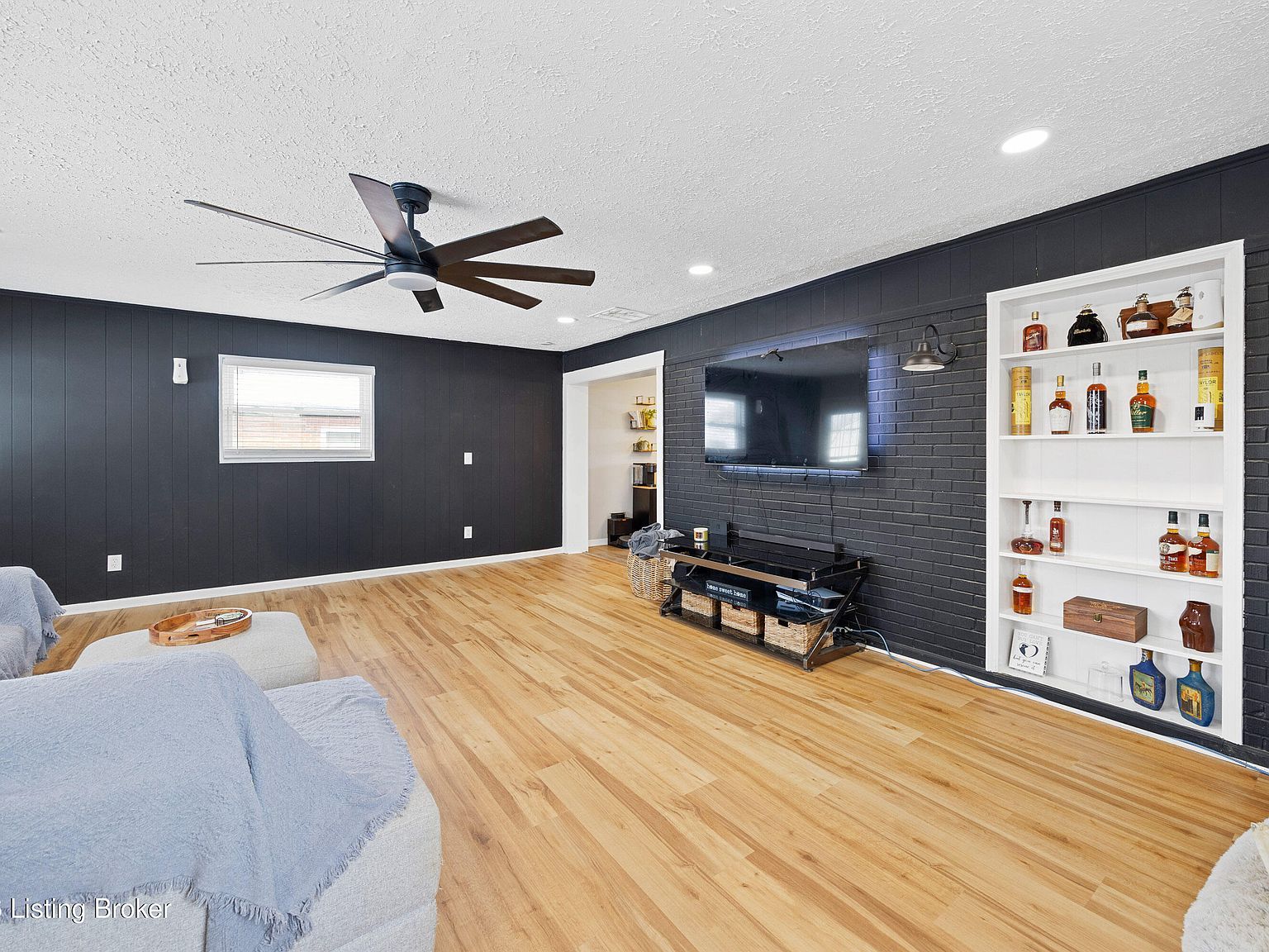 9806 Caven Ave Louisville, KY 40229 | Single Family