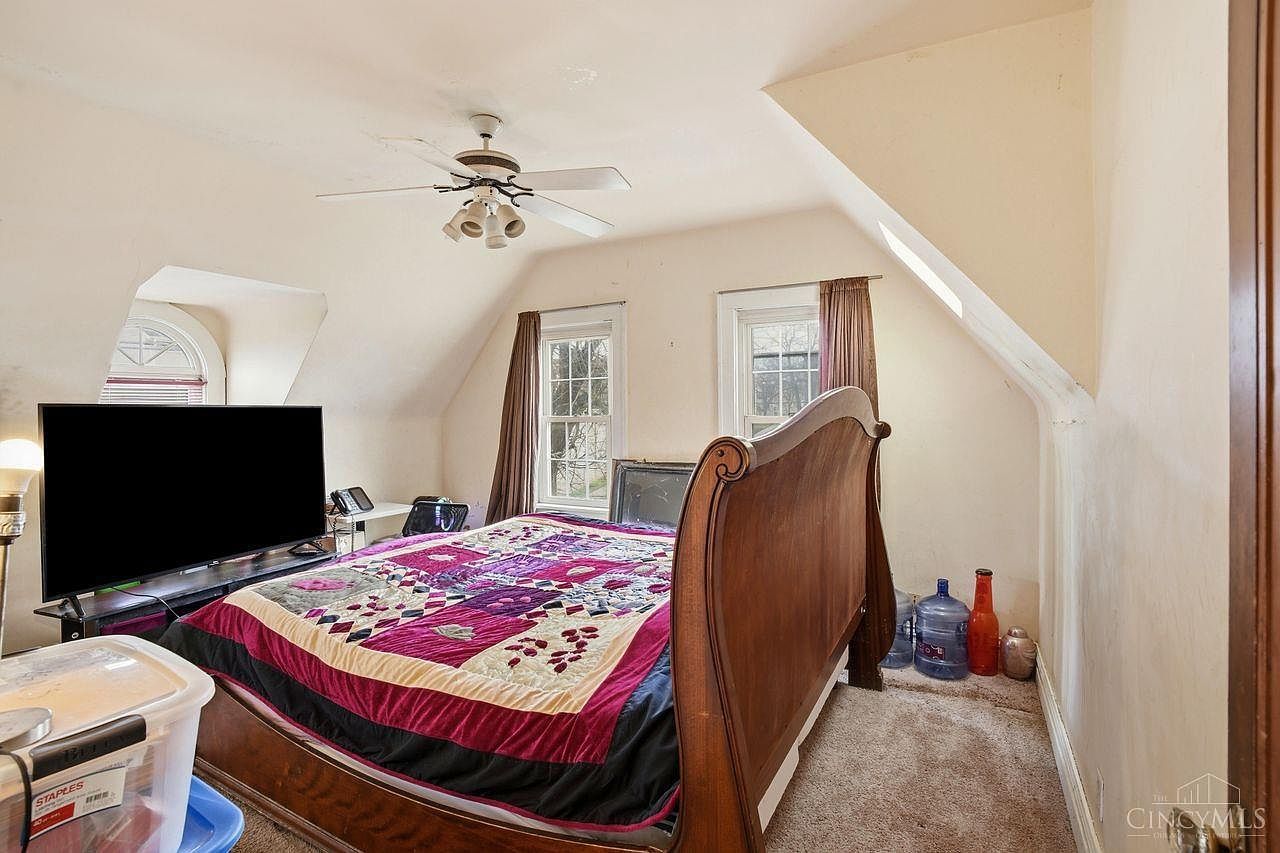 2715 W North Bend Rd Cincinnati, OH 45239  | Single Family