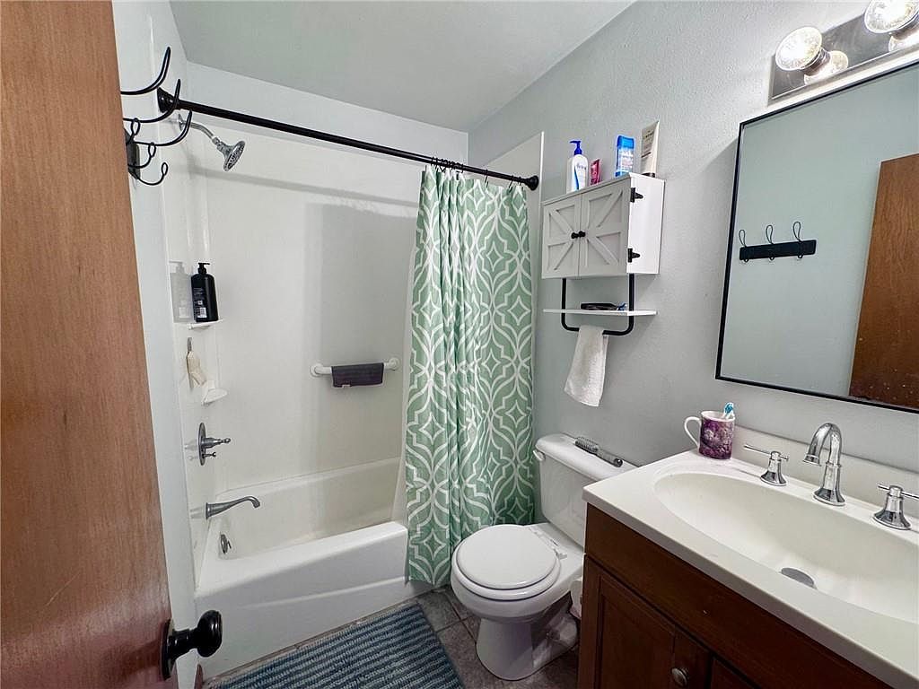 1012 Meadowbrook Rd E Iola, KS 66749  | Single Family