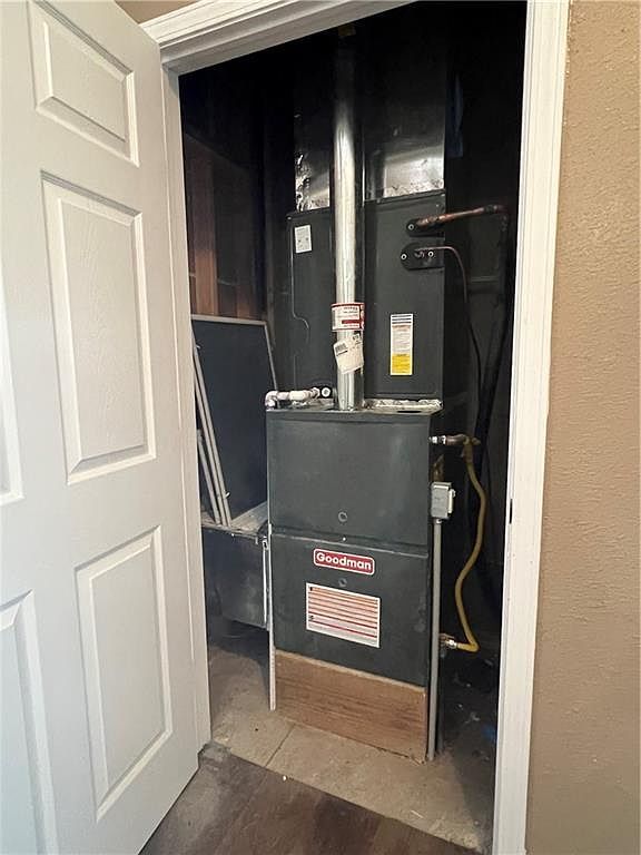 407 S Washington Ave La Harpe, KS 66751  | Single Family