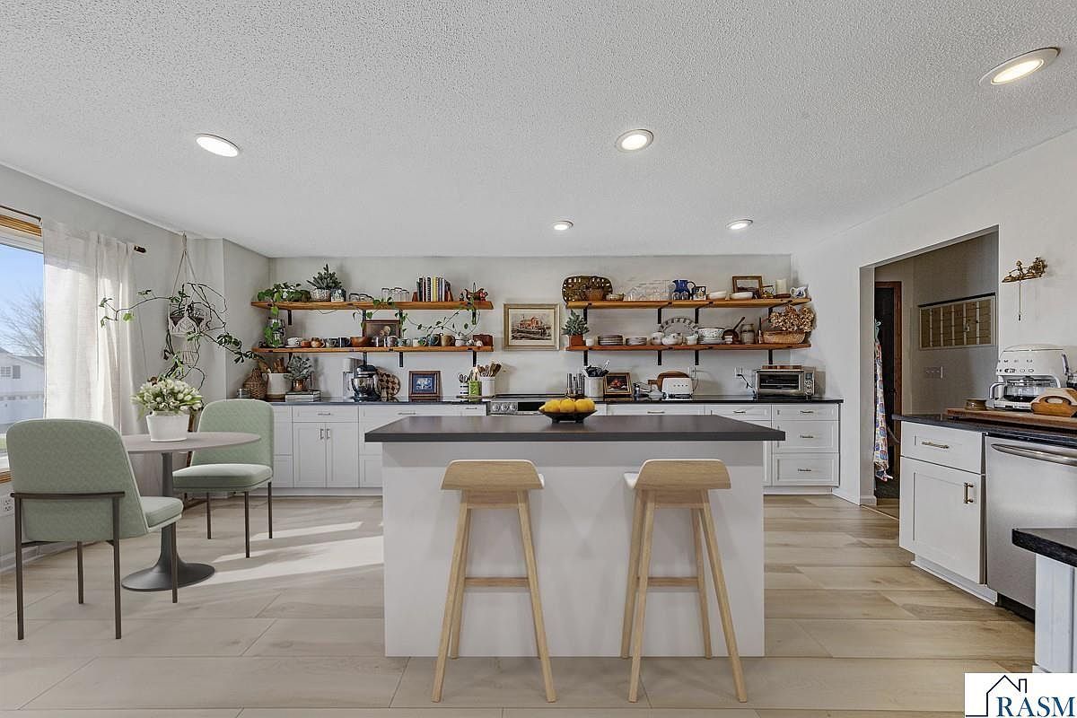 405 Thomas Dr Eagle Lake, MN 56024  | Single Family