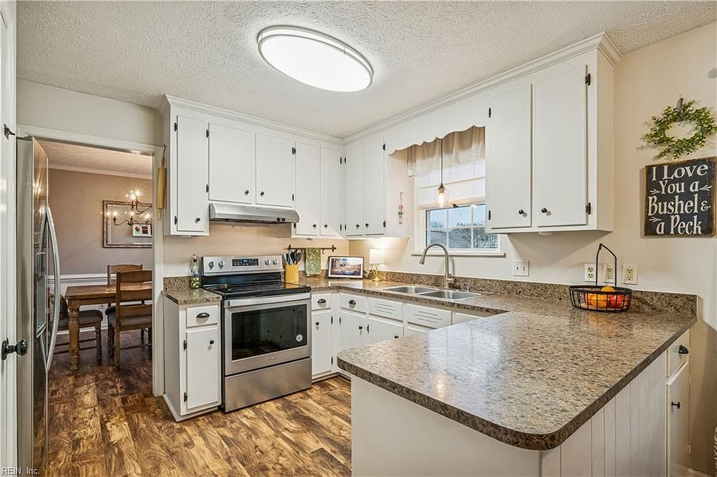 8 Zilber Ct Hampton, VA 23669  | Single Family