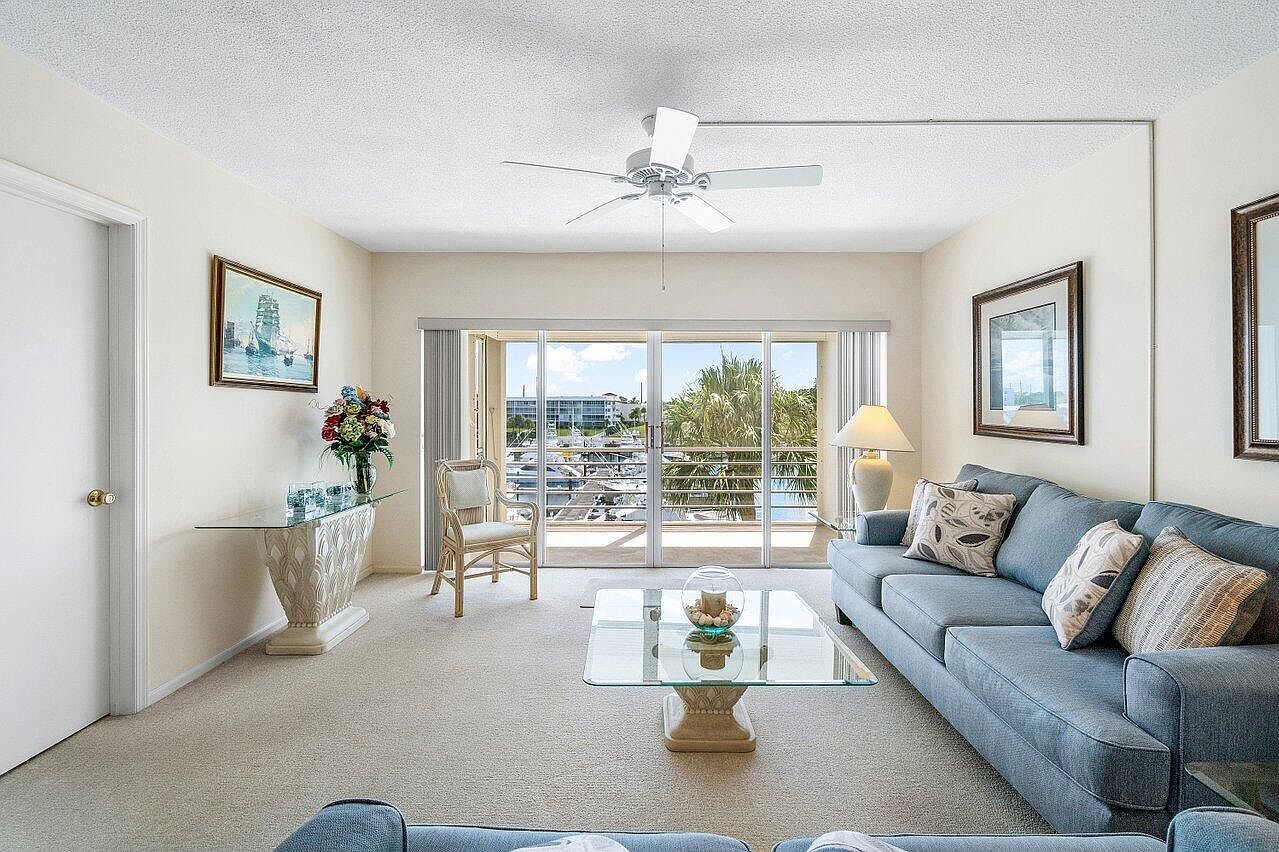 29 Yacht Club Dr APT 404 North Palm Beach, FL 33408 | Condominium
