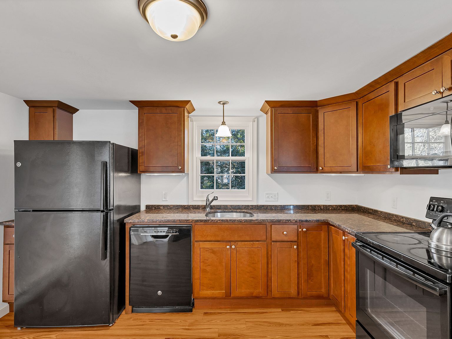 9 Brewer St APT 3 New London, CT 06320  | Condominium