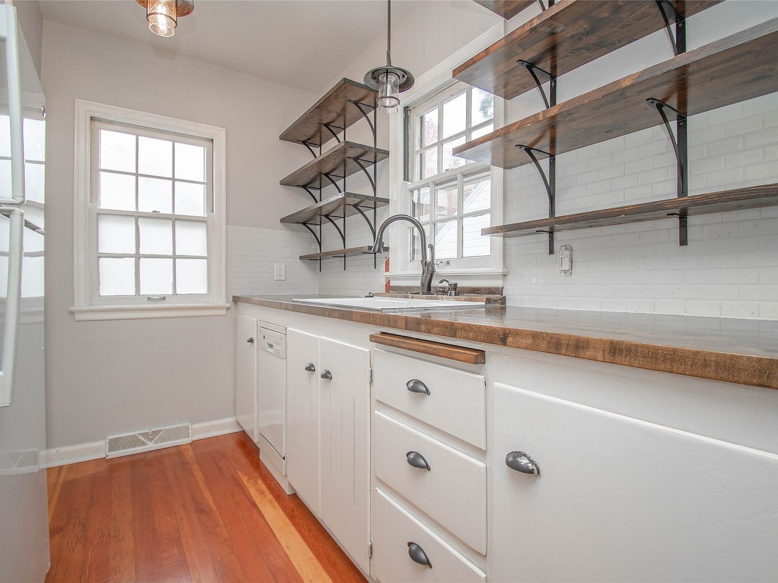 2513 33rd St Des Moines, IA 50310  | Single Family