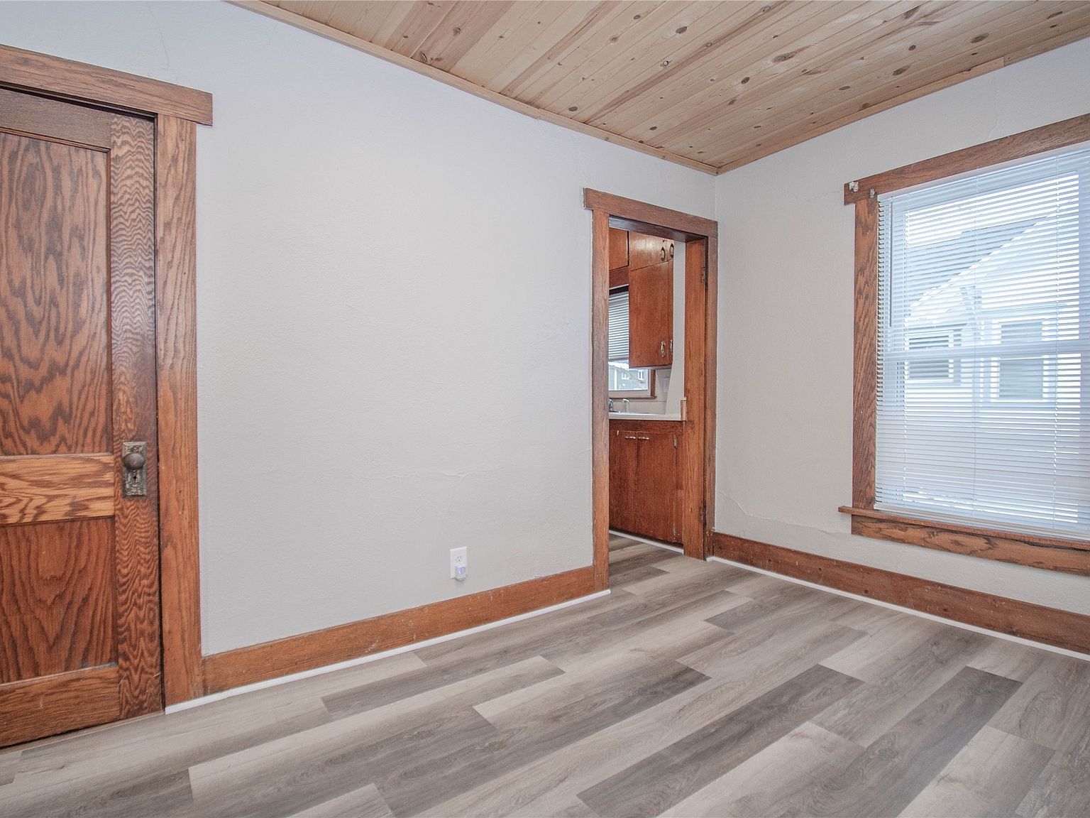 3218 2nd Ave Des Moines, IA 50313  | Single Family