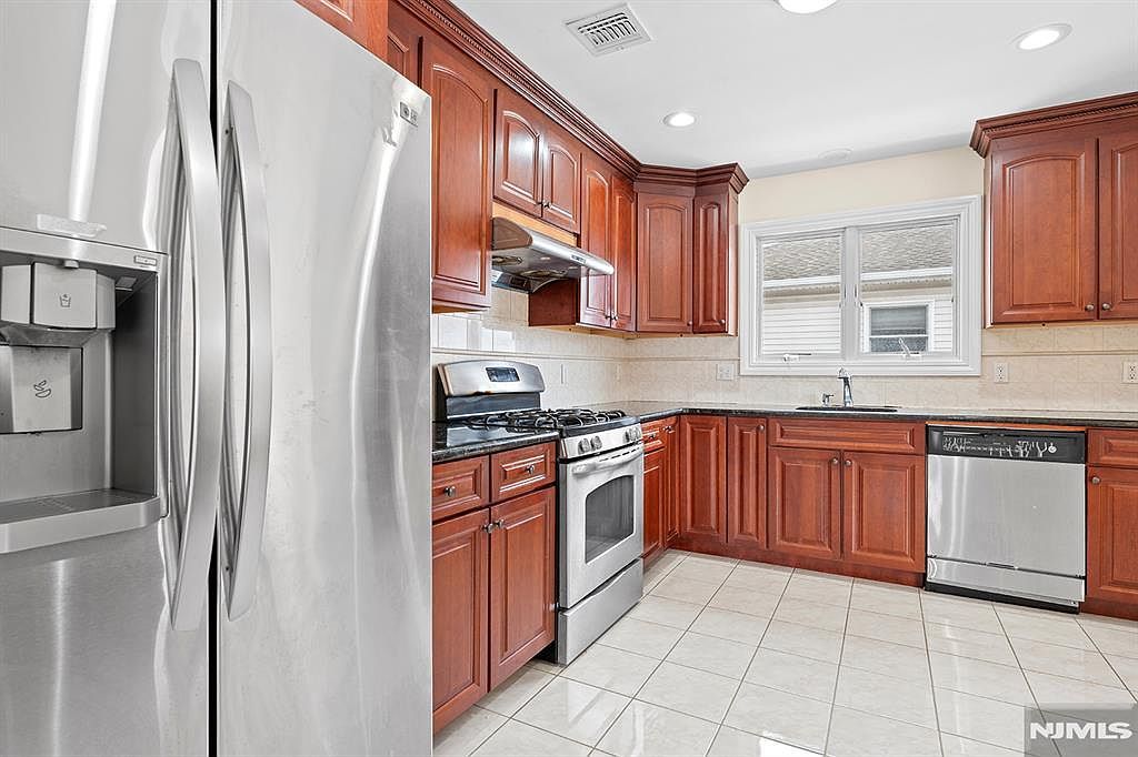 9 15th Ave Elmwood Park, NJ 07407  | Single Family