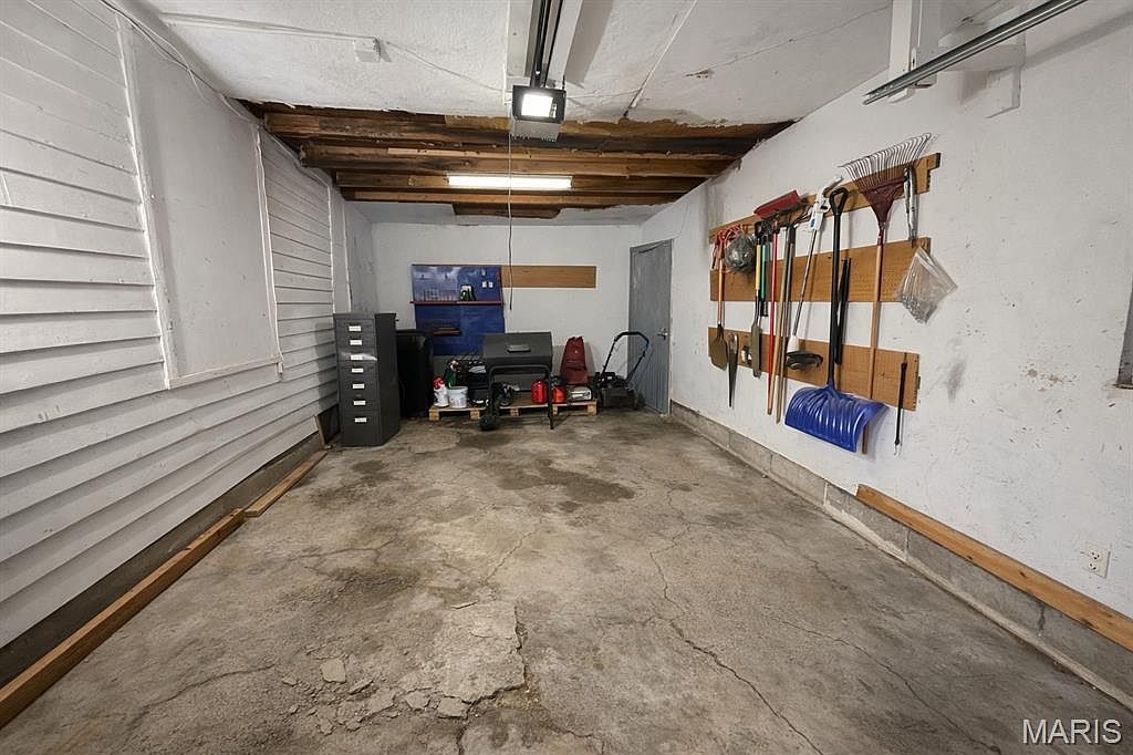 122 E Beach St Litchfield, IL 62056  | Single Family