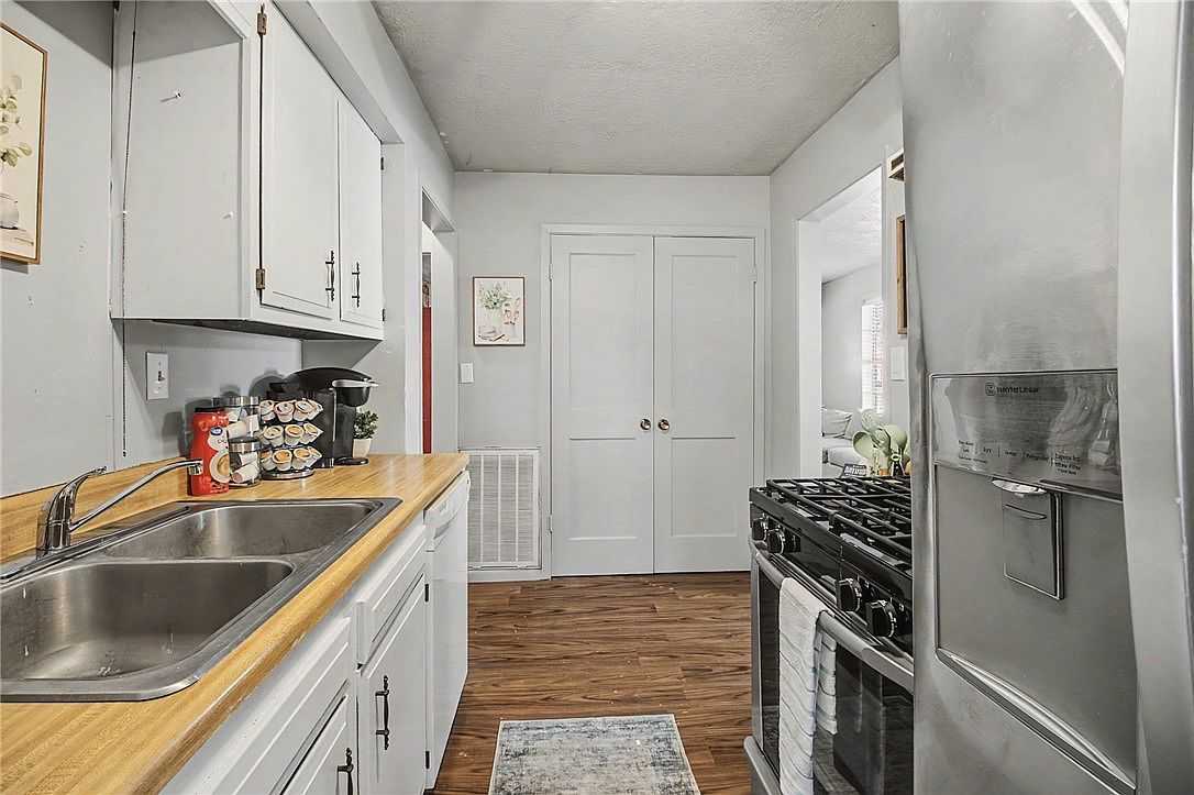 2905 S College Ave Bryan, TX 77801  | Single Family