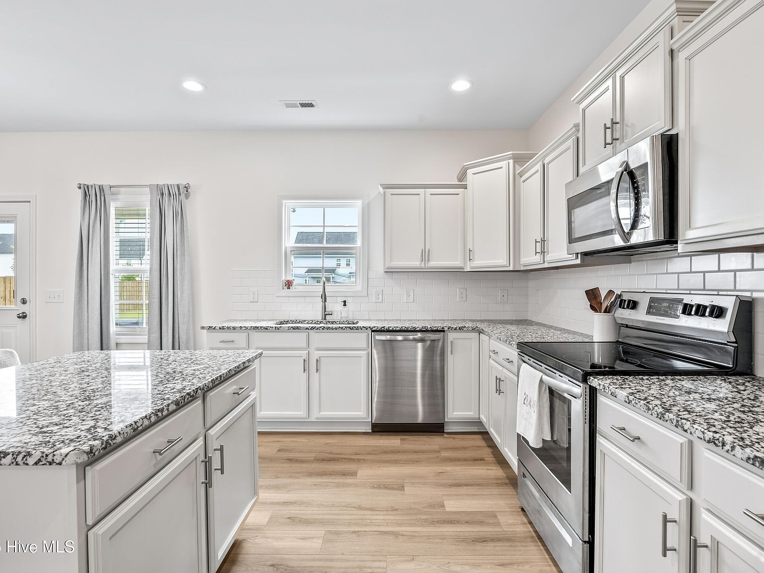 207 W Yellow Lois Dr Hampstead, NC 28443  | Single Family